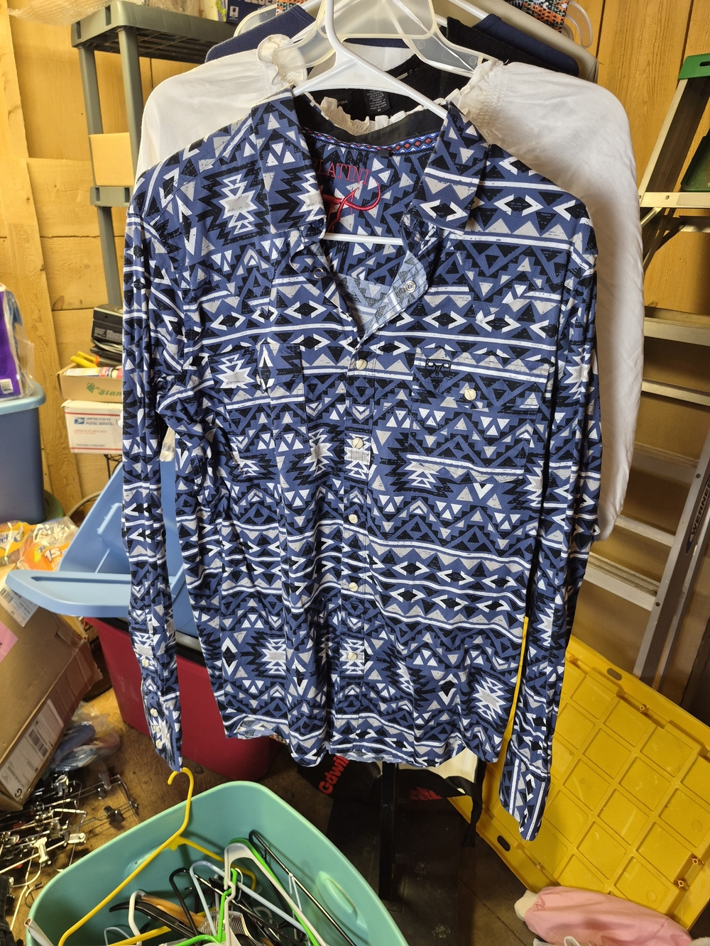 Men's Blue Geometric Long-Sleeve Button-Up Shirt Bin 64